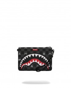 לצפייה במוצר תיק קלאץ' / פאוץ' יד Sprayground דגם Black Checker Bear Shark – סטייל אורבני שטוח ויוקרתי